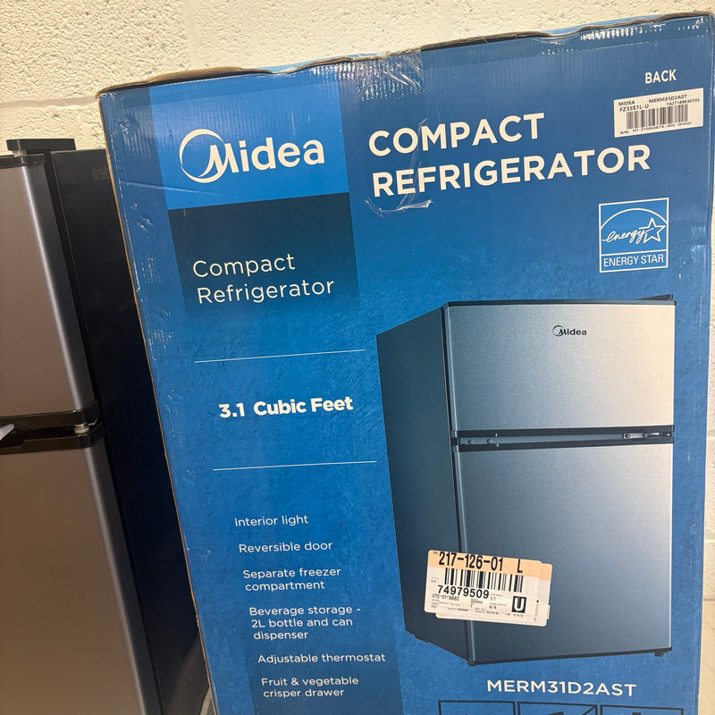 Midea 3.1 cu ft Compact Freestanding Refrigerator with Freezer, 2-Door Silver