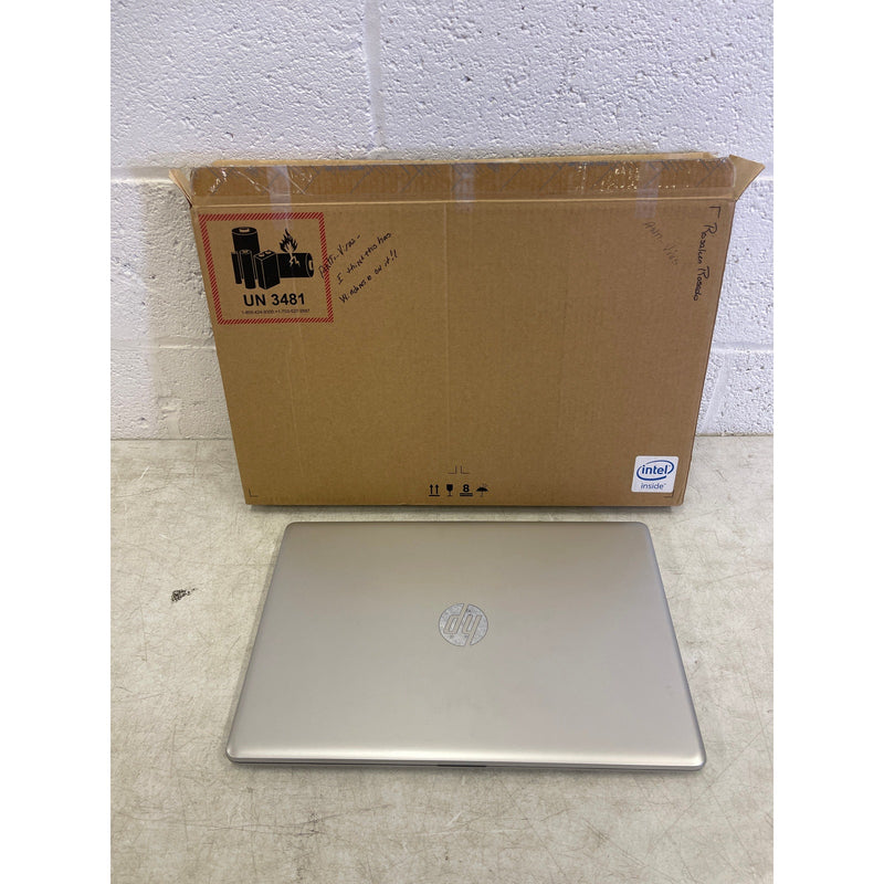 HP Notebook 17.3" i5-8265U 1.6GHz 4GB - 17-by1062st  CRACKED CASING