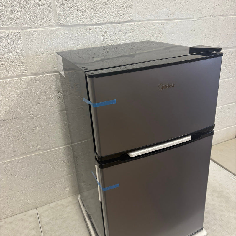 DENTED Midea 3.1 cu ft Compact Freestanding Refrigerator, Freezer, Temp Control