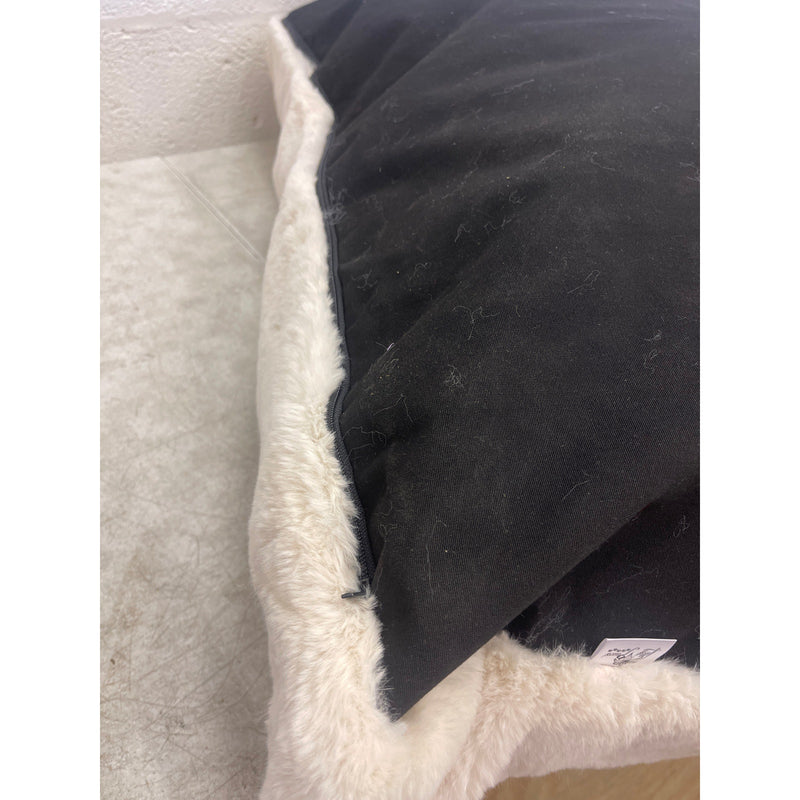 Lilly Paws Luxury Plush Comfy Dog Bed Sherpa Xtra Large, 39" x 32" x 12" - Cream / Black
