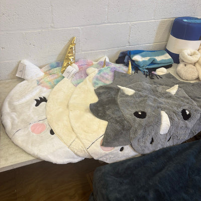 Lot-of-12 Soft Goods, Dino Sleeping Bag, 3 Unicorn Rug, 1 Dino Rug, Robe, 4 Blankets