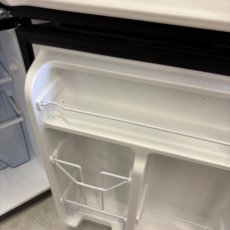 Whirlpool 3.1cu ft Mini Refrigerator & Freezer, Stainless Steel 2 Shelfs, Ding /Dent