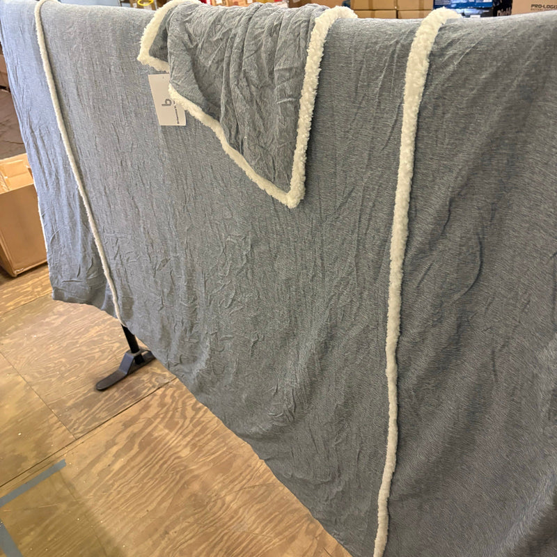 UGG Queen Comforter & 1 Pillow Sham Soft Fuzzy Side & Smooth Side, Blue / White