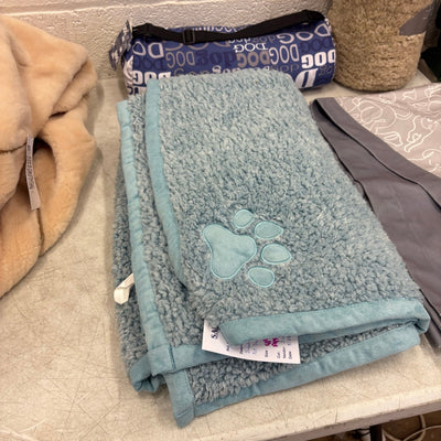 MIX-of-8 SOFT ITEMS, Pet Blankets, Weather Proof Dog Blanket. XL Dog Bed Cover
