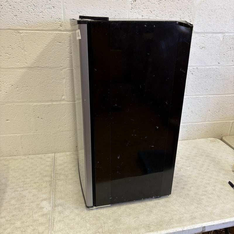 DENTED Midea 3.3cu ft Compact Refrigerator, Reversible Door, Freezer SEE DETAILS