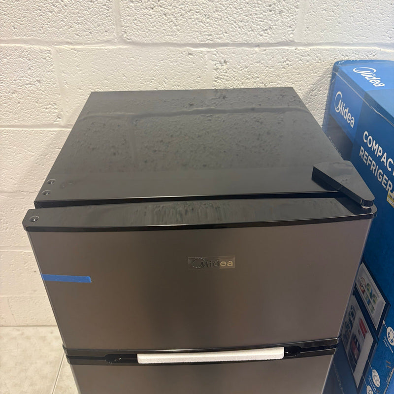 Midea 3.1 cu ft Compact Freestanding Refrigerator with Freezer, 2-Door Silver