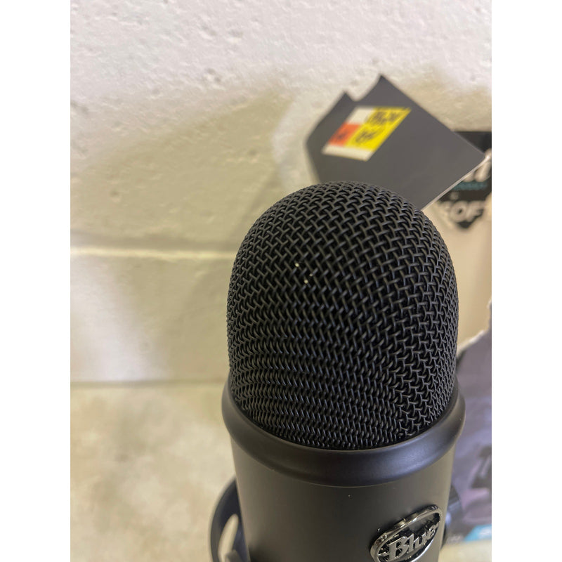 Blue Yeti Blackout USB Gaming Microphone 4 Polar Pattern, Gain Control, Black