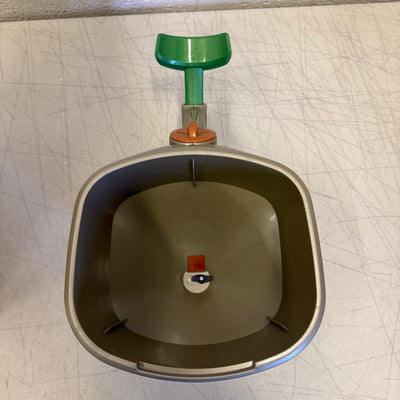 Scotts Whirl Hand-Powered Spreader for Grass Seed, Fertilizer, Salt & Ice Melt