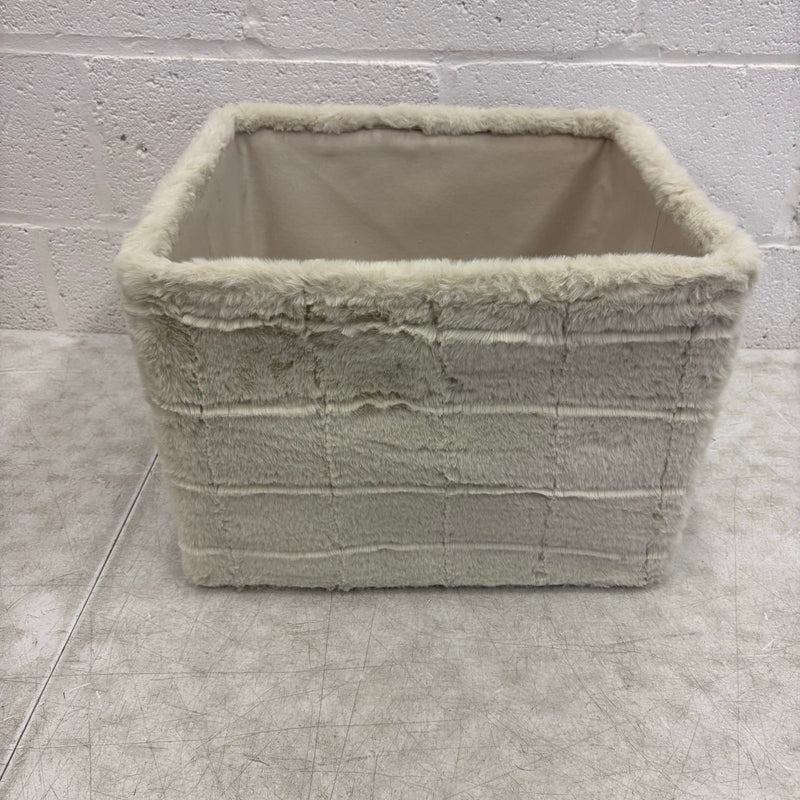 Koolaburra by Ugg Soft Fuzzy Storage Bin 17"x15"x12" Basket with Handles, White