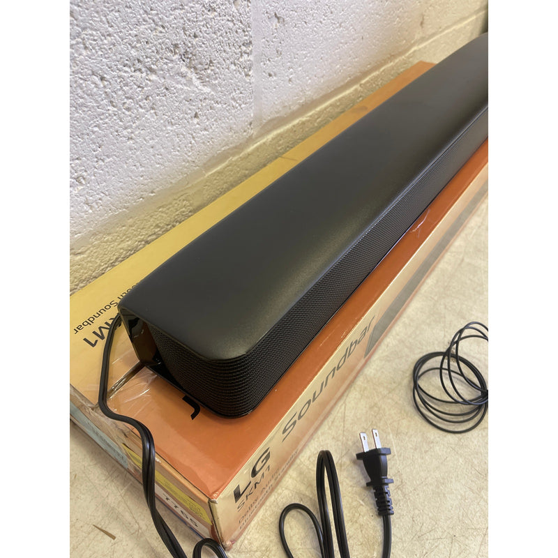 LG 2.0 ch. Soundbar w Bluetooth Streaming, Dolby Audio 40W - SKM1 NO REMOTE