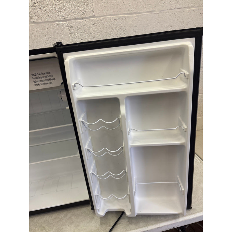 SEE DETAIL Whirlpool 4.3cu ft Mini Refrigerator Stainless Steel Freezer, Shelfs