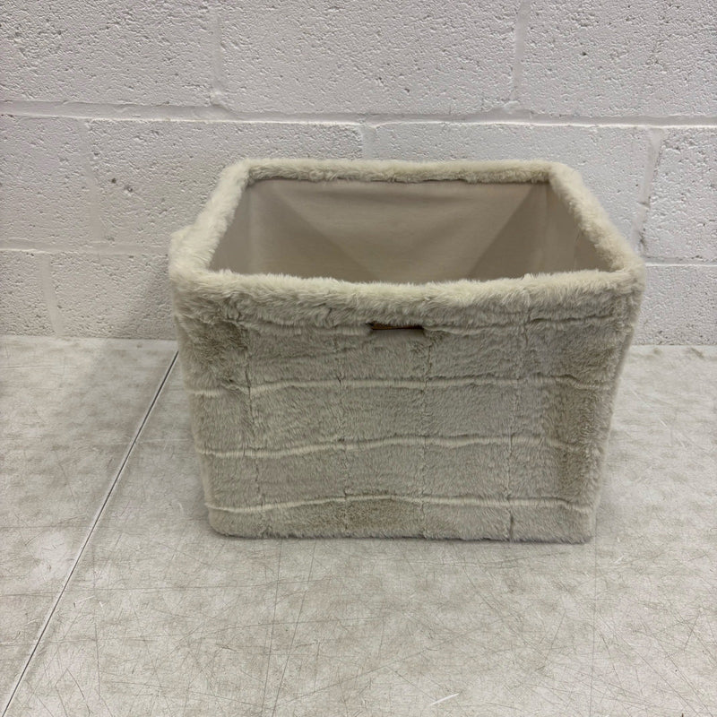 Koolaburra by Ugg Soft Fuzzy Storage Bin 17"x15"x12" Basket with Handles, White
