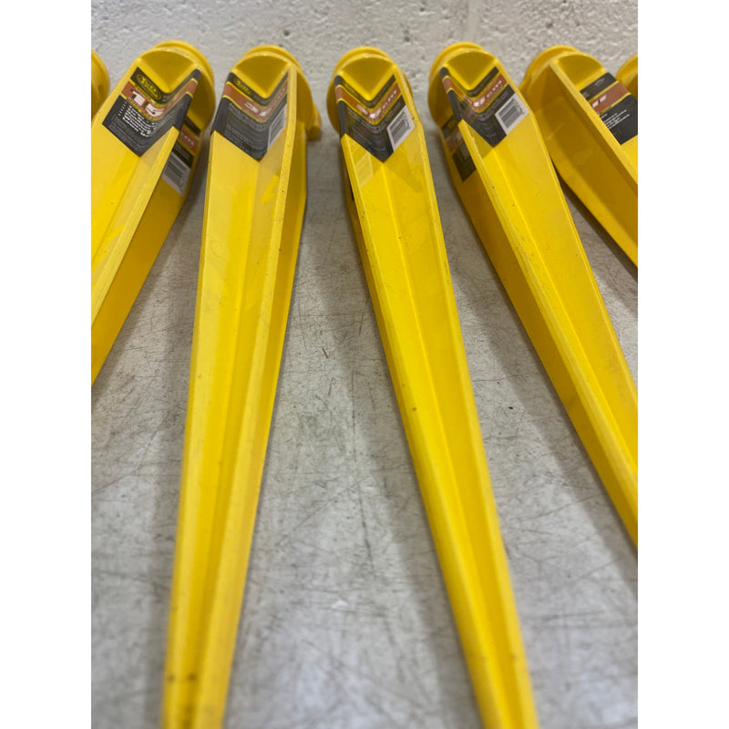 Juego de 13 estacas de anclaje multiusos para exteriores LTL Home Products de 15" y 13" amarillas