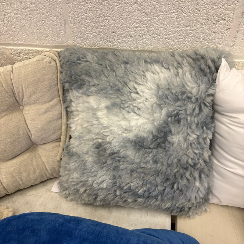 Assorted-8-Pillows, Square, Rectangular & Accent Throw Pillows w Cushion