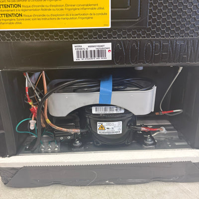 DENTED Midea 3.1 cu ft Compact Freestanding Refrigerator, Freezer, Temp Control