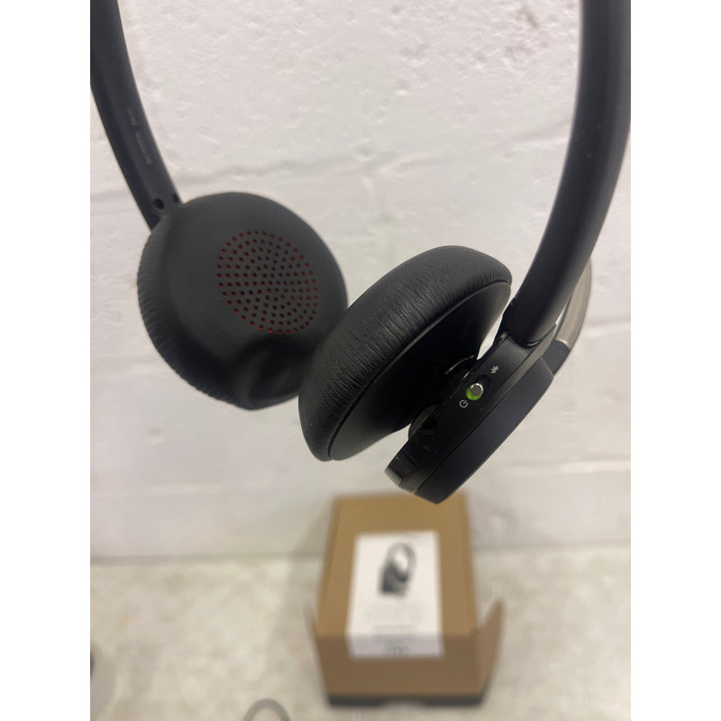 Auriculares USB Bluetooth Plantronics Voyager Focus, 12 horas de conversación, color negro, B825