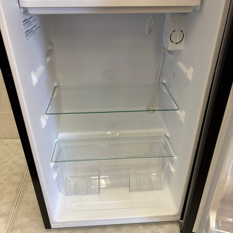 DENTED Midea 3.3cu ft Compact Refrigerator, Reversible Door, Freezer SEE DETAILS