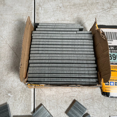 Dewalt 1 in. Leg x 7/32 in. 18-Gauge Crown Glue Collated Steel Staples, 5,000pcs