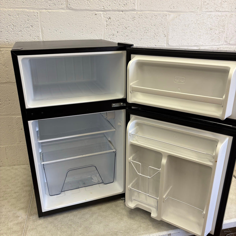 Whirlpool 3.1cu ft Mini Refrigerator & Freezer, Stainless Steel 2 Shelfs, Ding /Dent