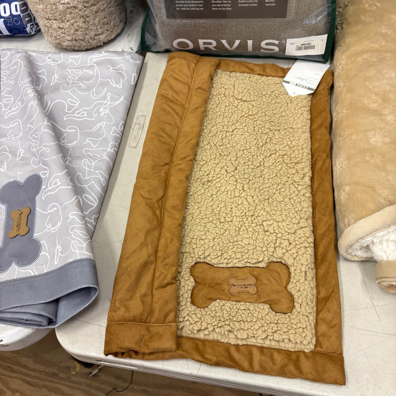 MIX-of-8 SOFT ITEMS, Pet Blankets, Weather Proof Dog Blanket. XL Dog Bed Cover