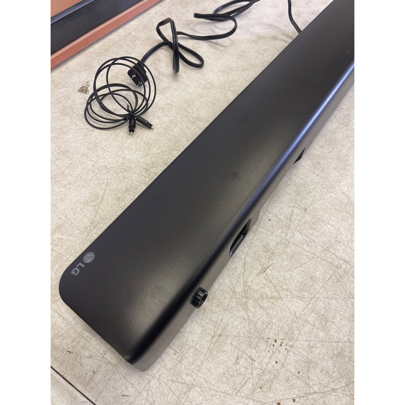LG 2.0 ch. Soundbar w Bluetooth Streaming, Dolby Audio 40W - SKM1 NO REMOTE
