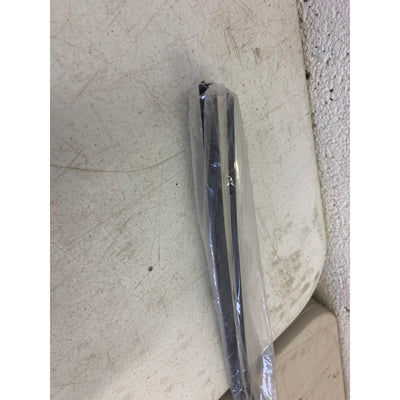 Moldura de ángulo de patas irregulares de plástico negro (18 unidades) 5/16" de profundidad x 7/16" de ancho x 48" de largo con adhesivo