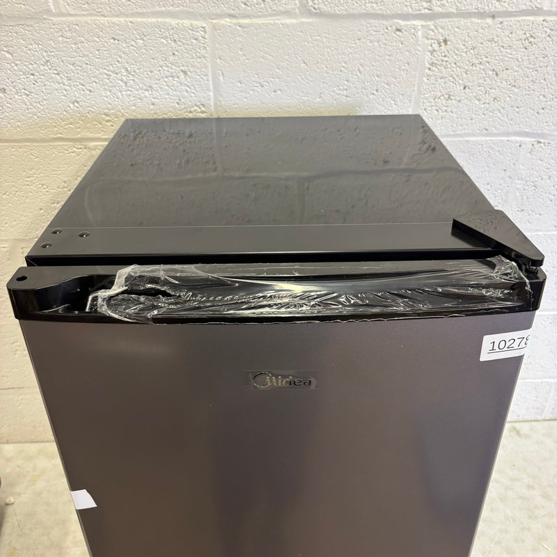 Midea 4.4cu ft Compact Refrigerator Freestanding Adjustable Shelves Temp Control