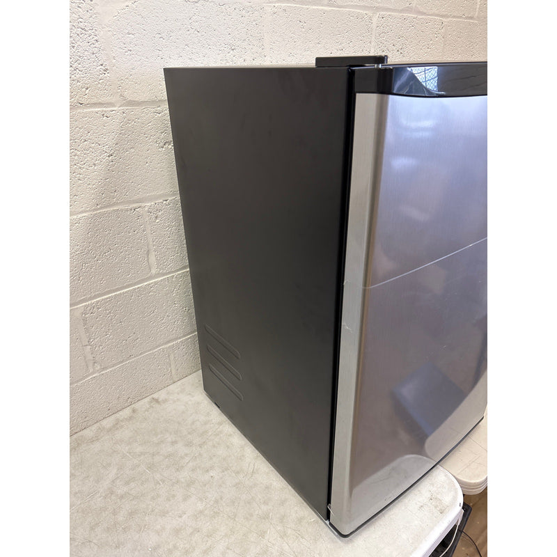 Whirlpool 4.3 cu ft Mini Refrigerator Stainless Steel 2 Shelves & Freezer 120V