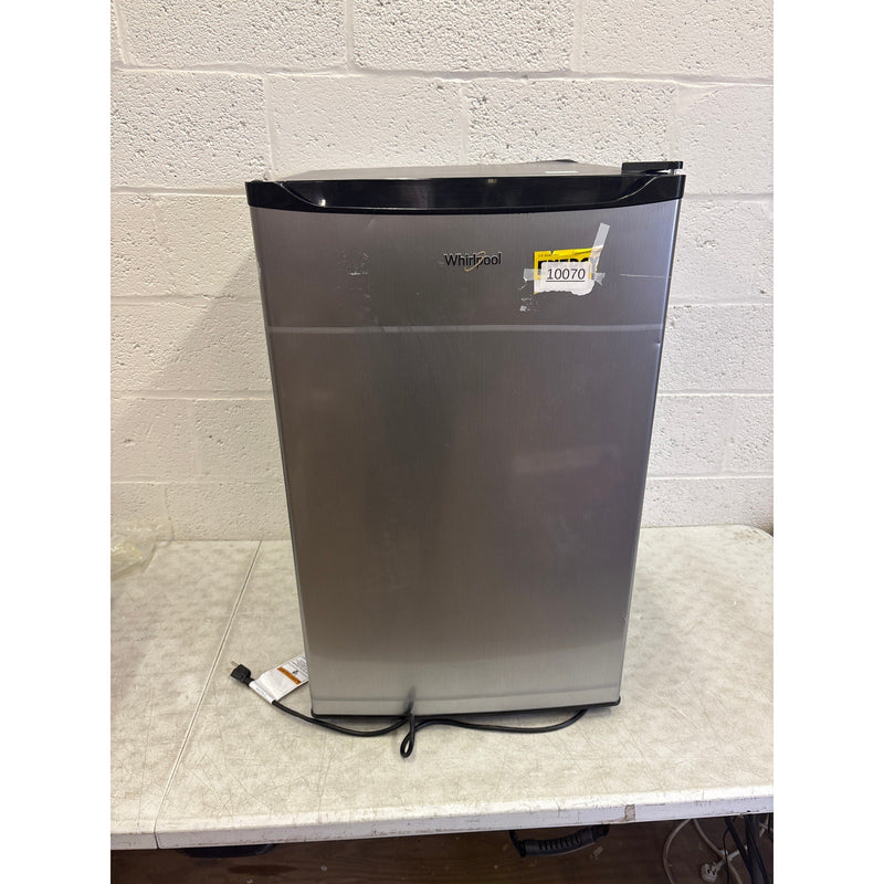 SEE DETAIL Whirlpool 4.3cu ft Mini Refrigerator Stainless Steel Freezer, Shelfs