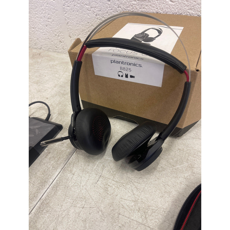 Auriculares USB Bluetooth Plantronics Voyager Focus, 12 horas de conversación, color negro, B825