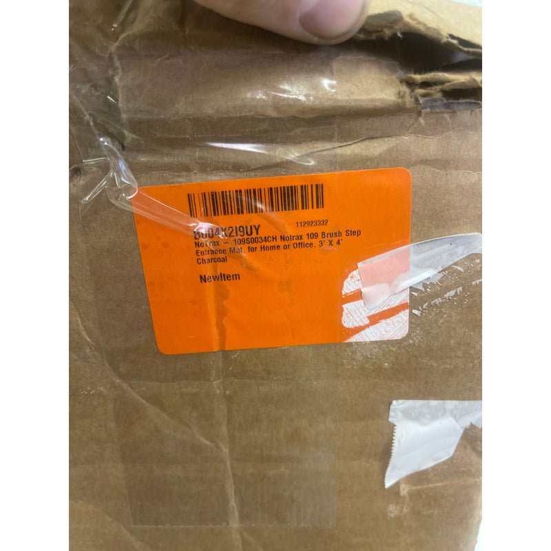 Notrax 109 Brush Step Carpeted Indoor/Outdoor Entrance Mat 3&