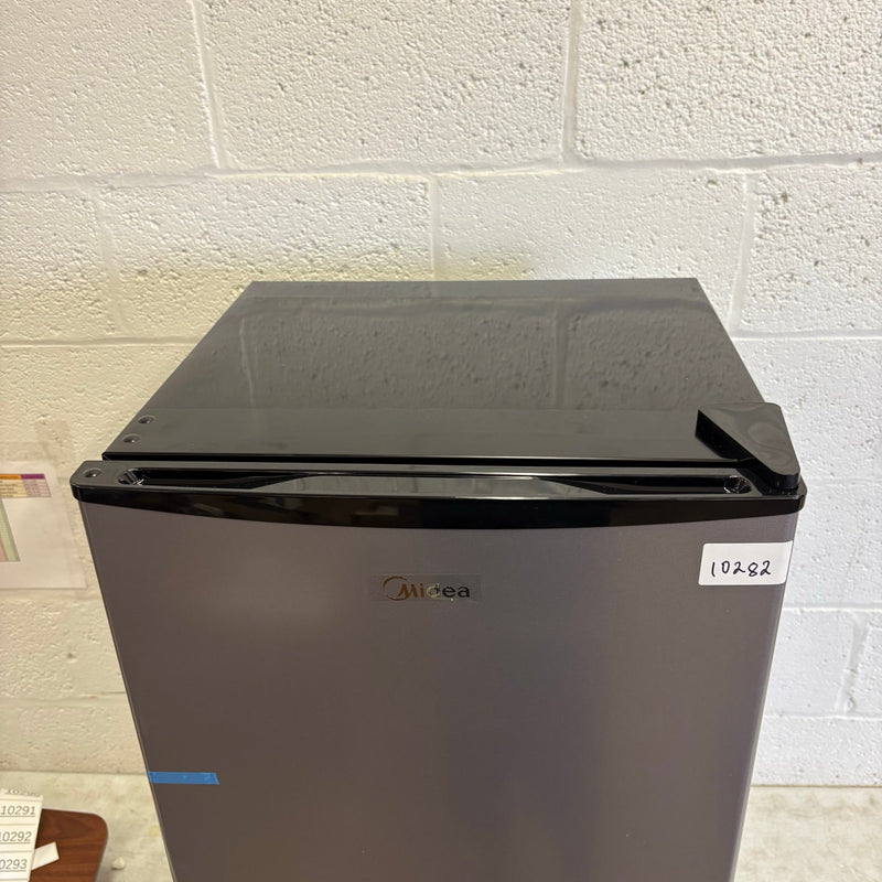 Midea 3.3cu ft Compact Refrigerator, Reversible Door, 3 Shelves, Freezer - Gray