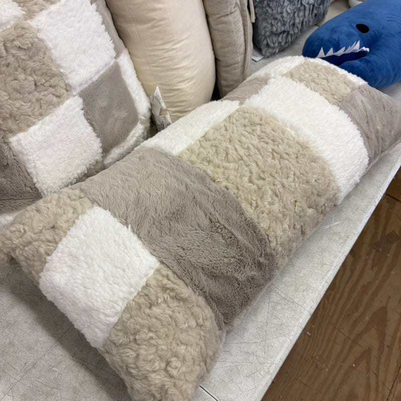 Assorted-8-Pillows, Square, Rectangular & Accent Throw Pillows w Cushion