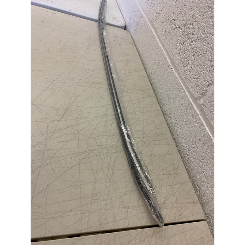 Moldura de ángulo de patas irregulares de plástico negro (18 unidades) 5/16" de profundidad x 7/16" de ancho x 48" de largo con adhesivo
