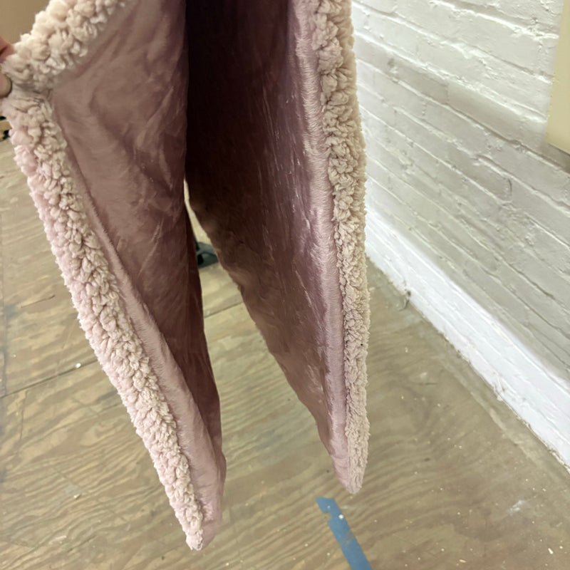 Koolaburra by Ugg Dog Blanket 40" x 50" Dual Sided Soft & Fuzzy - Pink