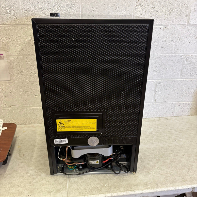 Midea 4.4cu ft Compact Refrigerator Freestanding Adjustable Shelves Temp Control