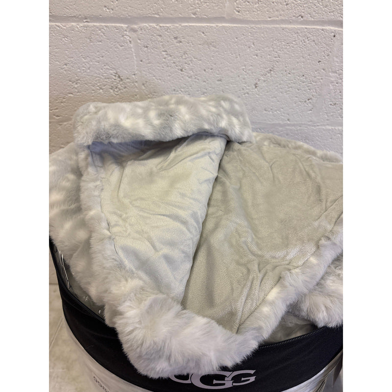 UGG Super Soft Comforter Set Gray/White King 106"x92" Bedding Reversible w Shams