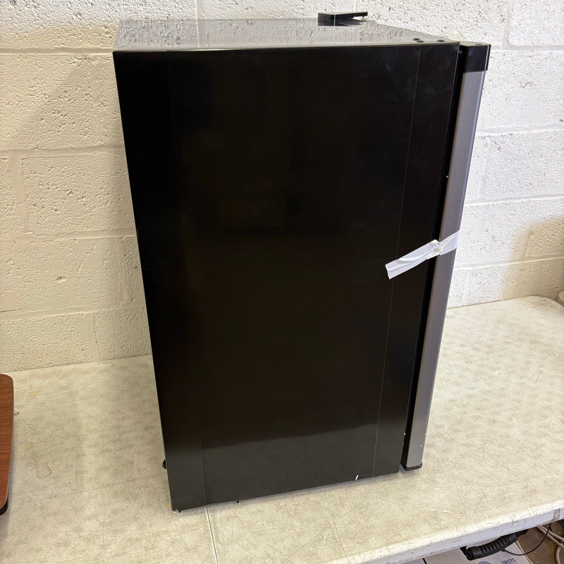 Midea 4.4cu ft Compact Refrigerator Freestanding Adjustable Shelves Temp Control