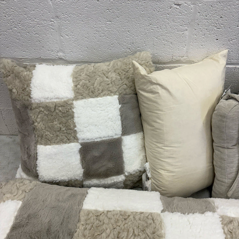 Assorted-8-Pillows, Square, Rectangular & Accent Throw Pillows w Cushion