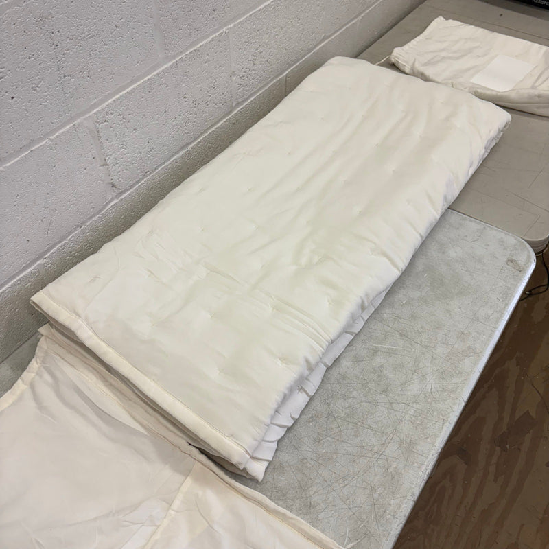 Mainstays Queen Comforter w 2 Pillow Shams Plain Design Tiny X&