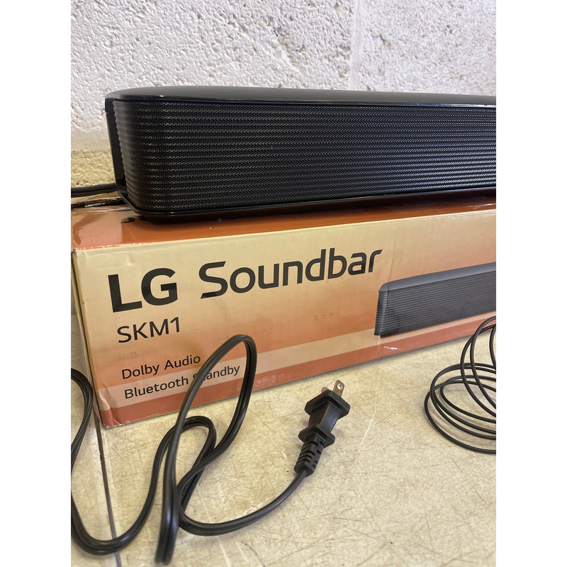 LG 2.0 ch. Soundbar w Bluetooth Streaming, Dolby Audio 40W - SKM1 NO REMOTE