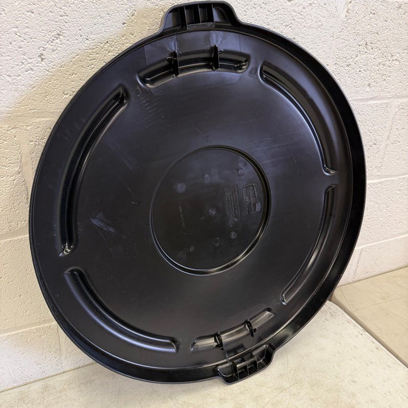 Rubbermaid Commercial 55 Gallon Brute Executive Trash Can Lid - Black