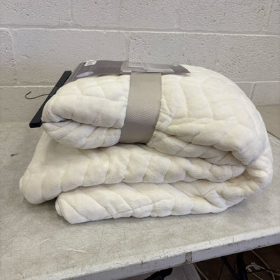 Beekman Home Full/Queen Quilt Set 2 Pillow Shams Plush, Stitching Design - White