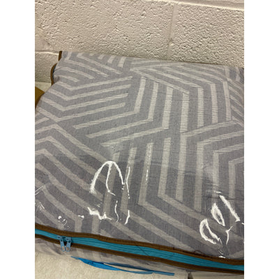 Urban Habitat Queen Comforter Set w 2 Shams Geometric Matelasse Jacquard