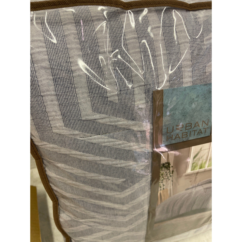 Urban Habitat Queen Comforter Set w 2 Shams Geometric Matelasse Jacquard