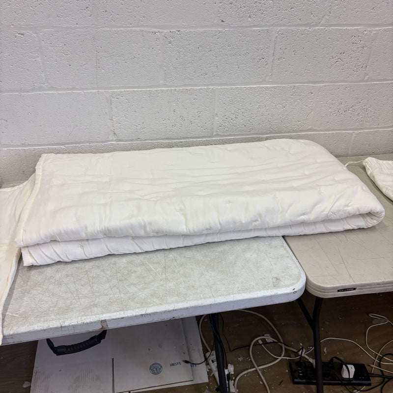 Mainstays Queen Comforter w 2 Pillow Shams Plain Design Tiny X&