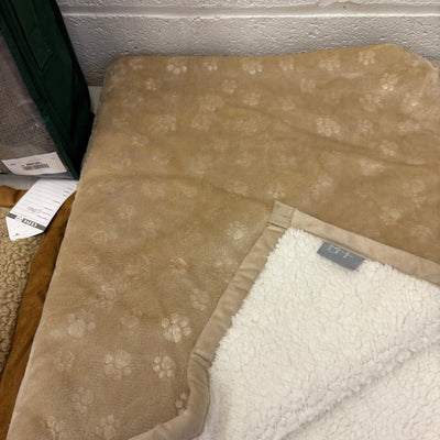 MIX-of-8 SOFT ITEMS, Pet Blankets, Weather Proof Dog Blanket. XL Dog Bed Cover