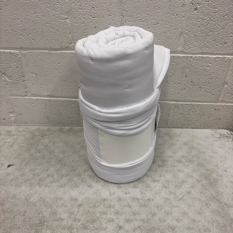 Mainstays Queen Comforter w 2 Pillow Shams Plain Design Tiny X&