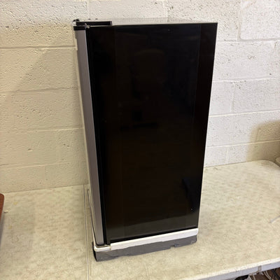 Midea 3.3cu ft Compact Refrigerator, Reversible Door, 3 Shelves, Freezer - Gray