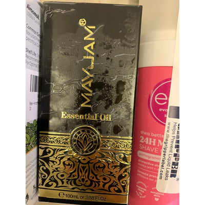Paquete de 30 aceites esenciales y cuidado corporal: gel de afeitar, loción corporal y perfume.